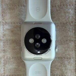 Apple Watch Series 3 *NOT WORKING, FOR PARTS ONLY*